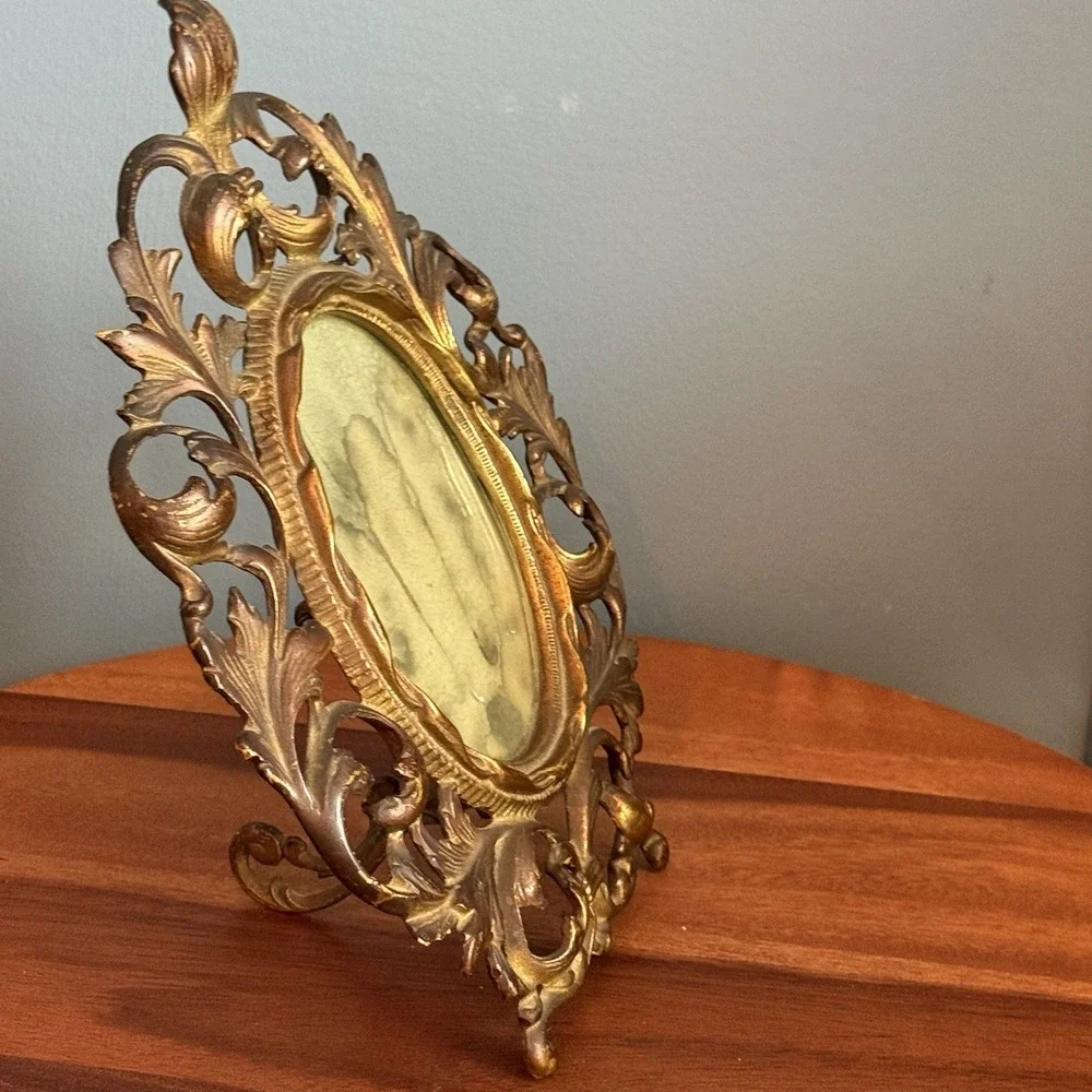 Vintage‎ Ornate Brass Picture Frame Baroque Rococo Easel Vanity Frame 5x7
